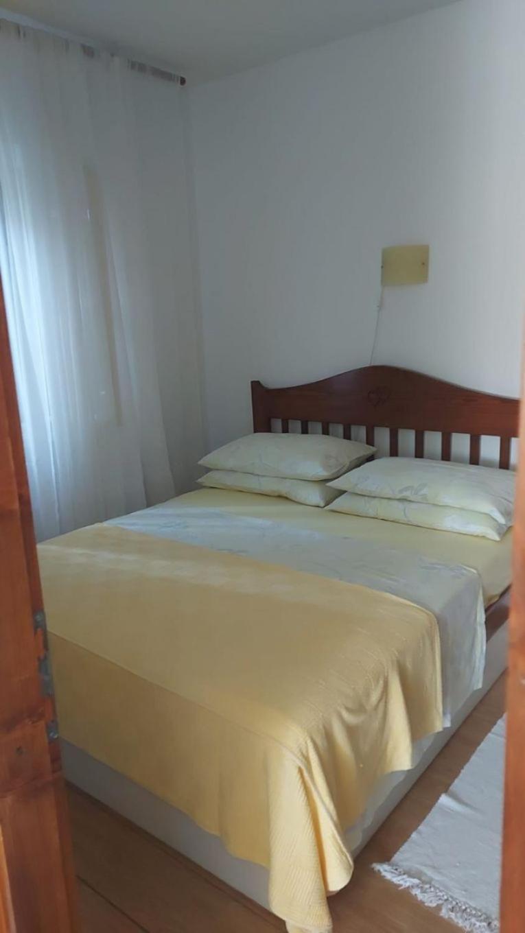 Apartment Brane Бол Екстериор снимка